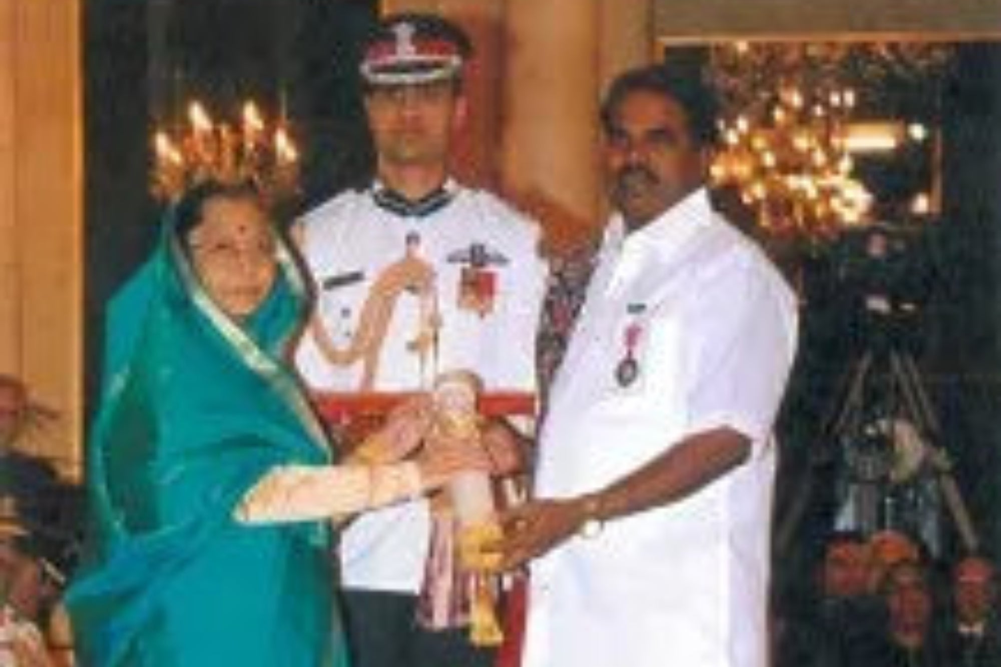 Gajam Govardhana Receiving Padmashree award for his contribution to Telia Ikat Saree